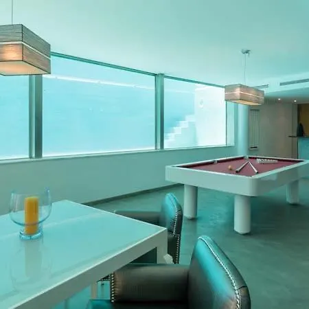 Sleeps 10 With Pool Air Con And Wifi فيلة *