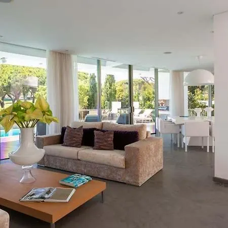 Sleeps 10 With Pool Air Con And Wifi ヴィラ *